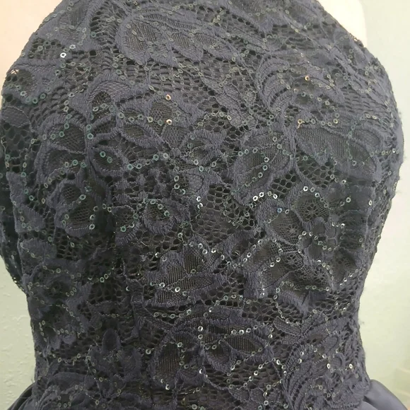 Elegant Navy Halter Dress B.DARLIN SIZE 5/6 STYLE#Q801P074 - Picture 4 of 7